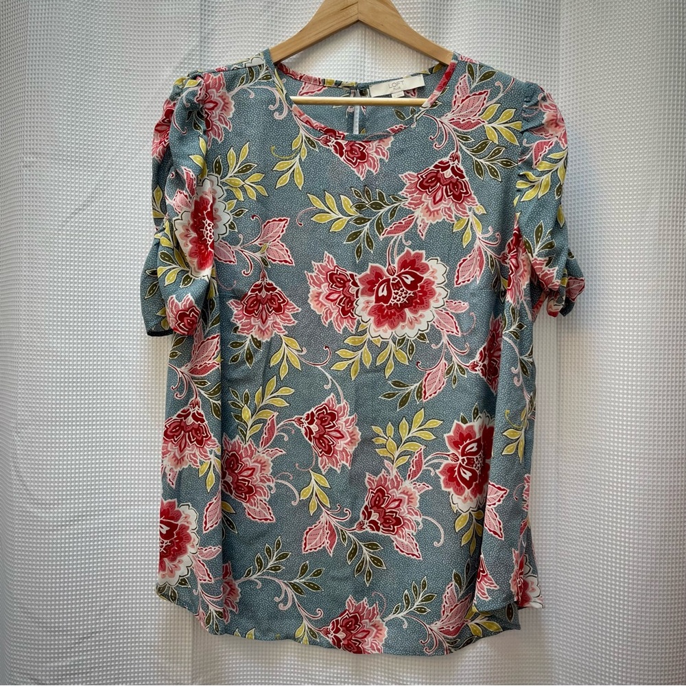 🌸 Floral LOFT blouse